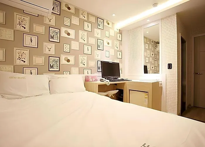 Shine Hotel 3*
